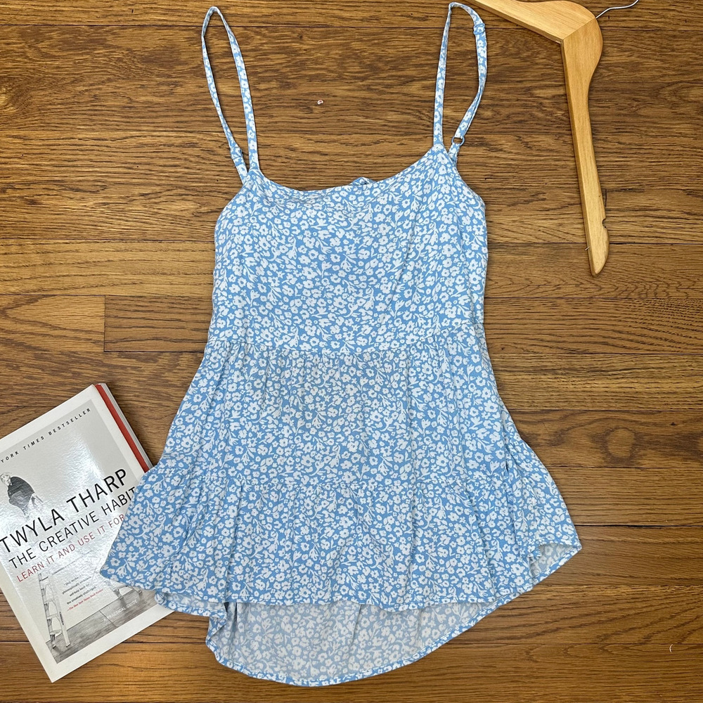 American Eagle Blue & White Floral Tie Back Spaghetti Strap Blouse